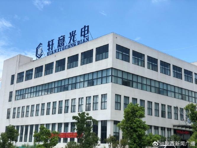 在產(chǎn)品展廳,企業(yè)負(fù)責(zé)